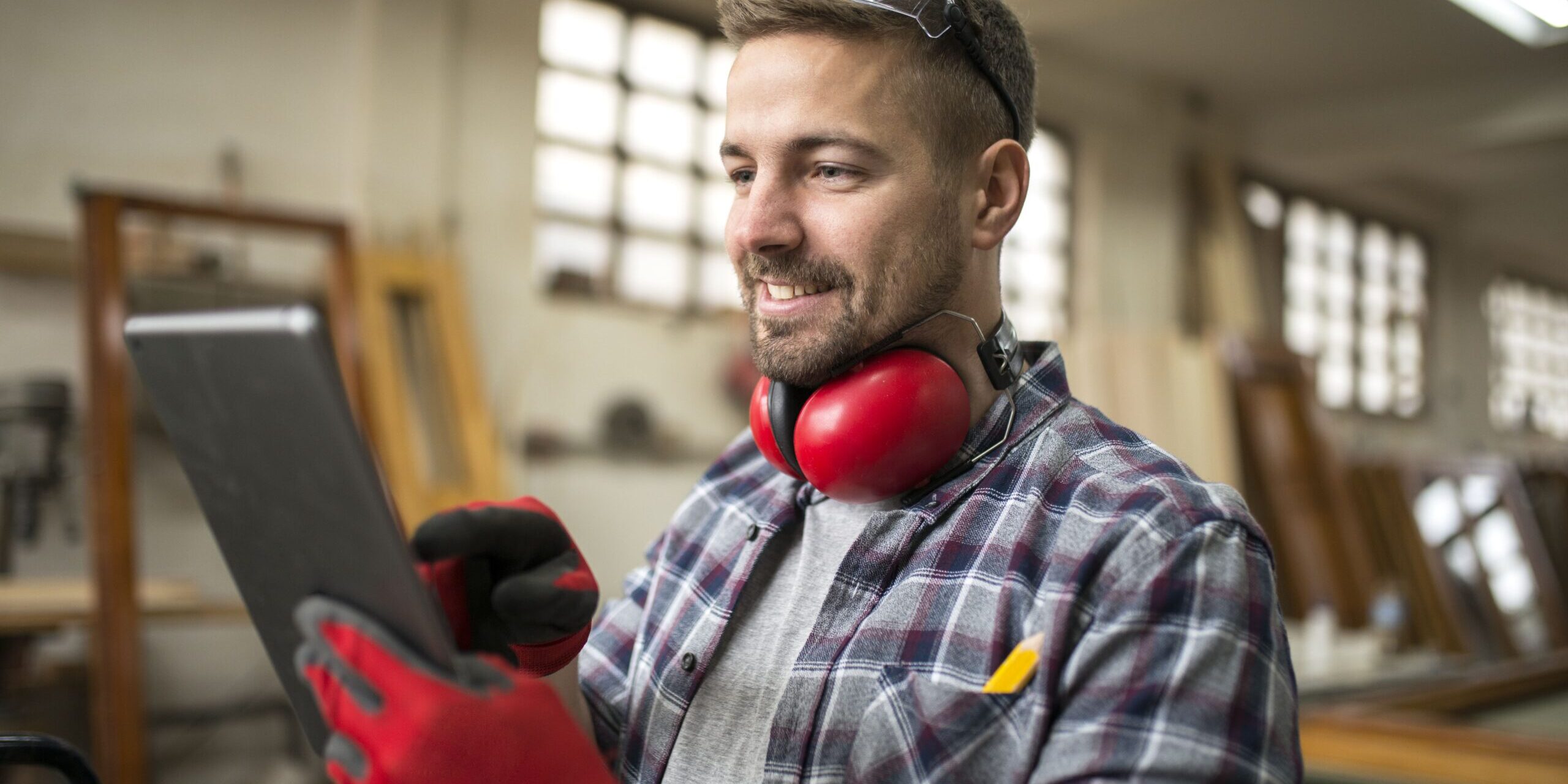 carpintero-profesional-taller (1) Currando-aplicacion-para-profesionales