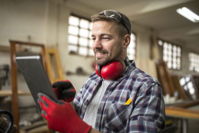 carpintero-profesional-taller (1) Currando-aplicacion-para-profesionales